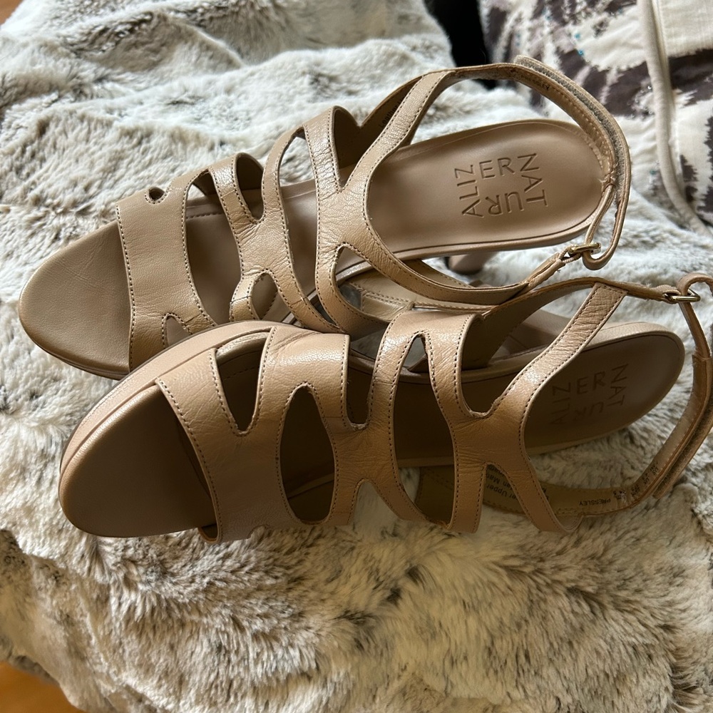 NWOT Naturalizer Sandals. 7.5 med.